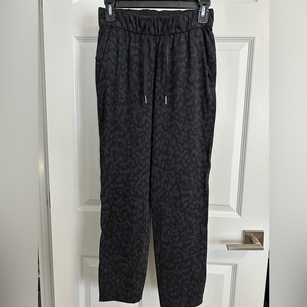 Lululemon 7/8 Pants Size 2 Leopard Black Like New